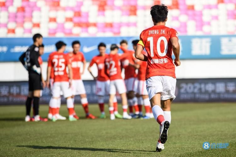 洪五脱口道：叶大师，那咱们得想想办法，不能放虎归山啊。